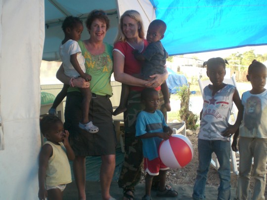 Voor de uniceftent